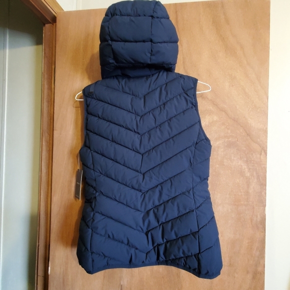 Lauren Ralph Lauren NWT. CHEVRON HOODED PUFF NAVY STRETCH VEST. SMALL - Picture 10 of 10